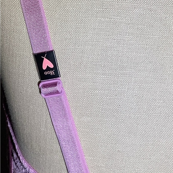 Victoria’s Secret padless wired bra size 38DD - Picture 6 of 12